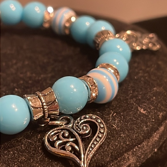 7.5” blue silver stackable stretch bracelets with 4 silver tone pendants - Picture 7 of 13